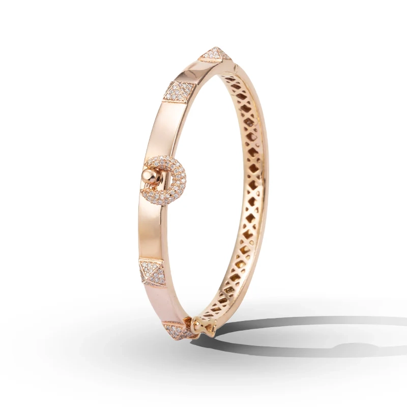 Chic Gold Sparkle Bracelet